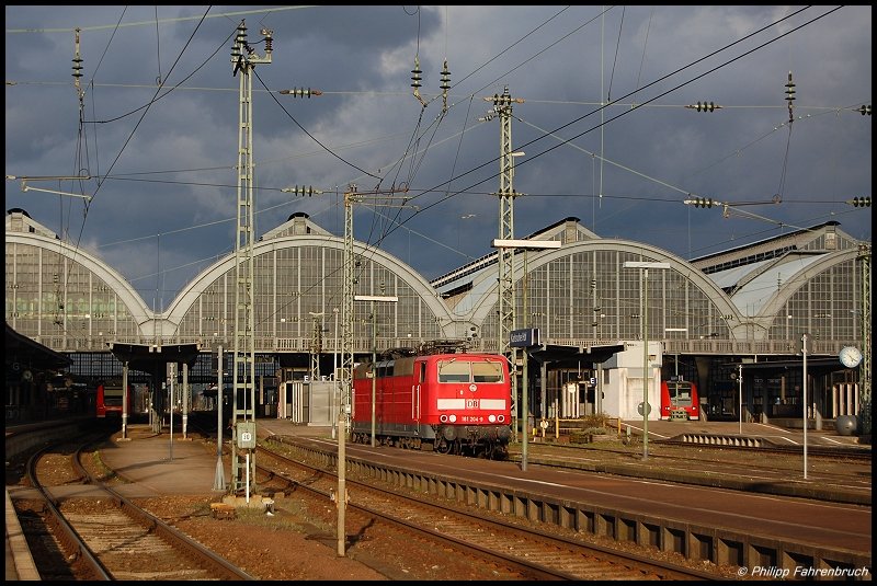 181 204-9 steht am Abend des 25.03.08 abgebgelt im Karlsruher Hbf.