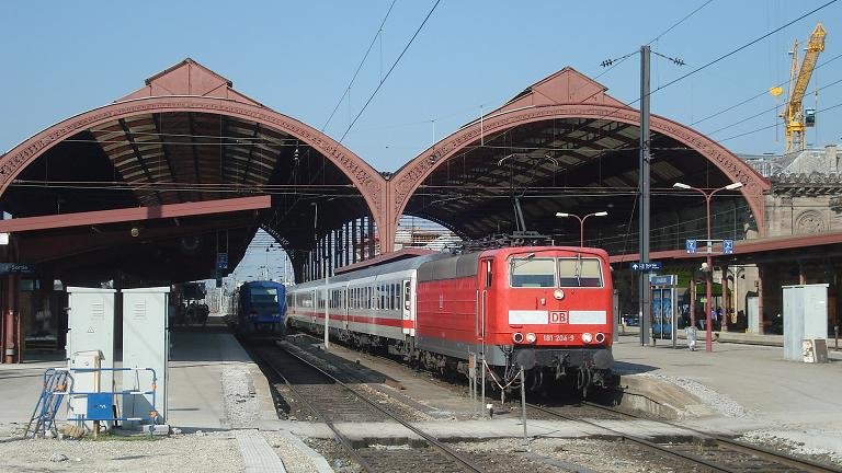 181 204 an einem EC in Strassbourg (Frankreich), abfahrbereit nach Karlsruhe. (April 2007)