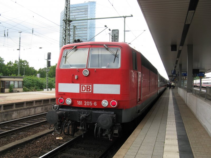181 205-6 mit IC als Ersatzzug von ICE9552 von Frankfurt(Main)Hbf nach Saarbrcken Hbf.Am 01.08.08 beim Halt in Mannheim Hbf.