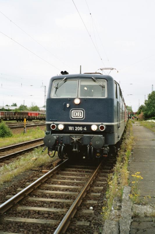 181 206-4 am 21.5.04 mit IC 2056 in Homburg Saar.