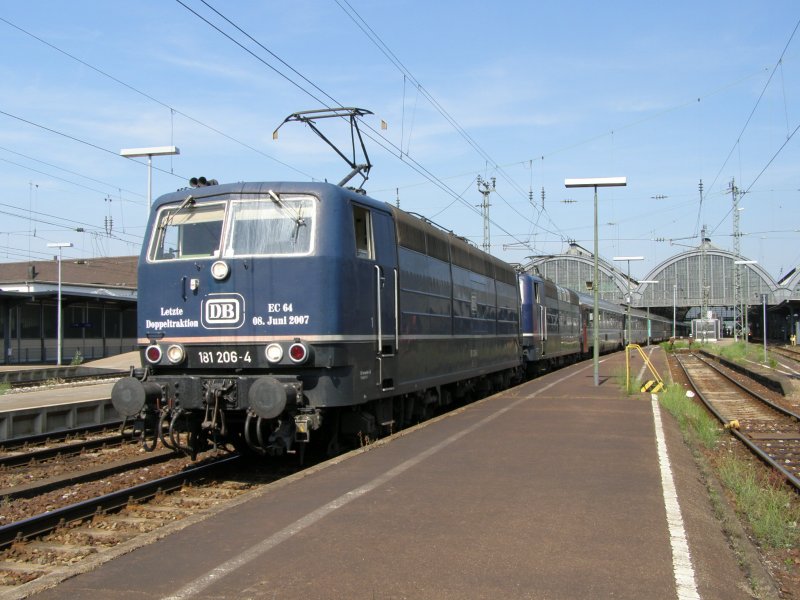 181 206 mit 181 201 in Karlsruhe mit dem letzten Dotra EC. Das war EC 64