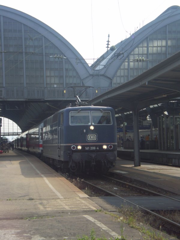 181 206 steht mit einem EC bereit zur Fahrt nach Strasbourg. 
4.6.07