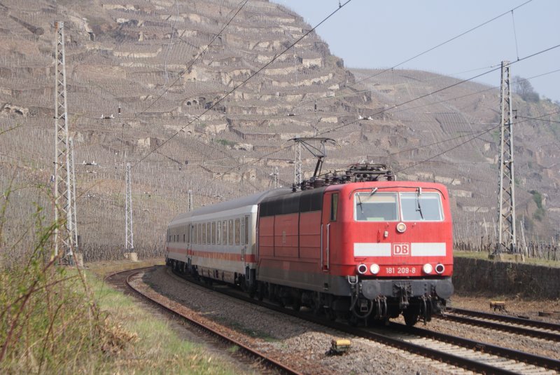 181 209-8 als IC 336 Emden Hbf - Luxemburg LUX in Winningen (Mosel) am 06.04.2009