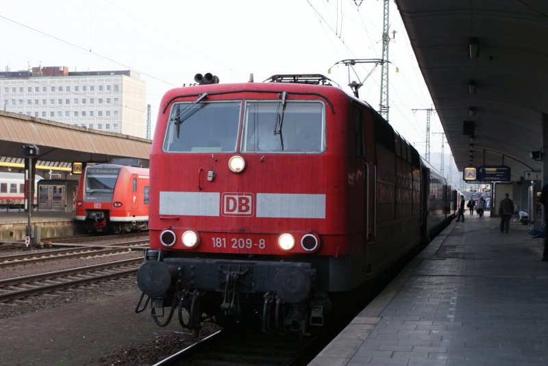 181 209-8 mit IC in Koblenz Hbf am 06.04.2009
