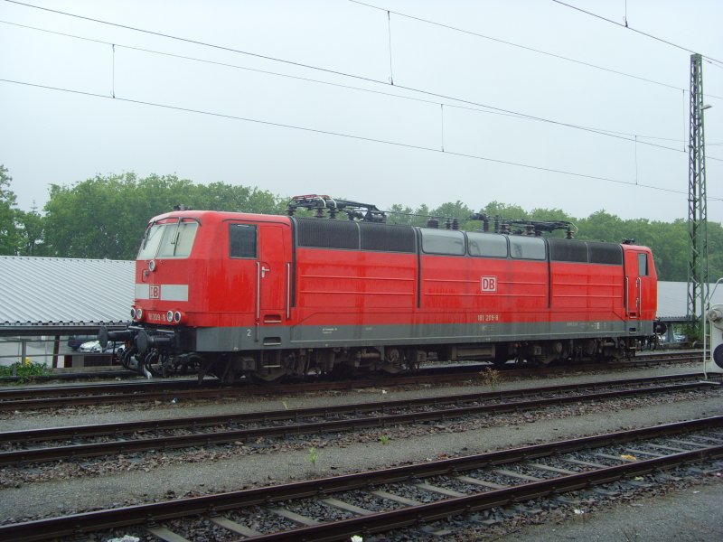 181 209-8 wartet in Karlsruhe auf ihren nchsten Einsatz. 08.08.07