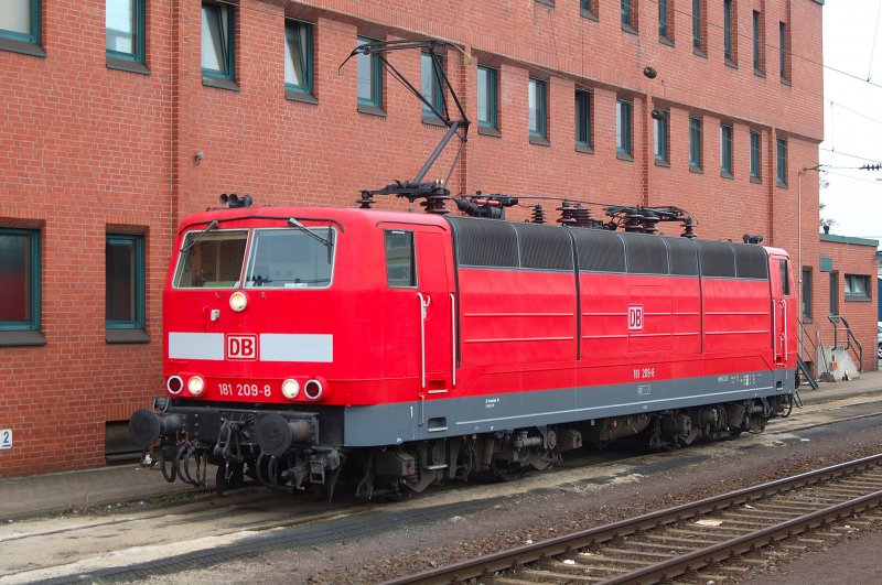 181 209-8 wird in Koblenz fr einen EC nach Luxemburg bereit gestellt.17.02.07