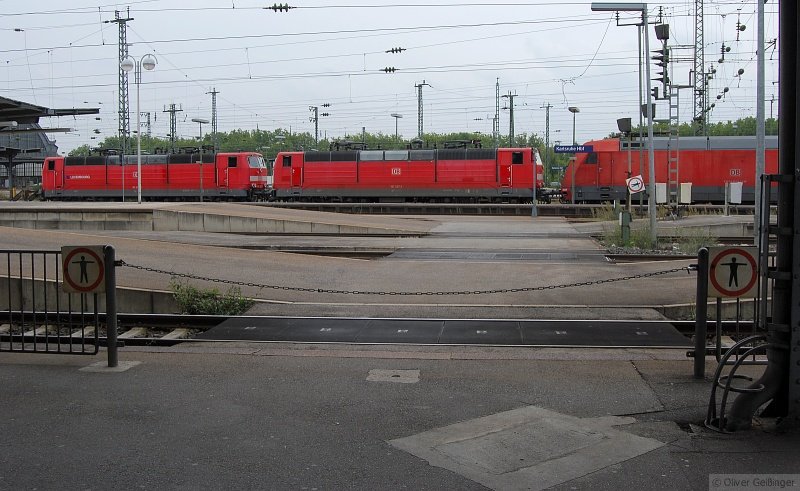 181 212-2 (Luxembourg), 181 207-2 und die mittlerweile kontrollziffernlose 101 123 im Bahnhof Karlsruhe im Zustand der Betriebsruhe am 30. September 2008.