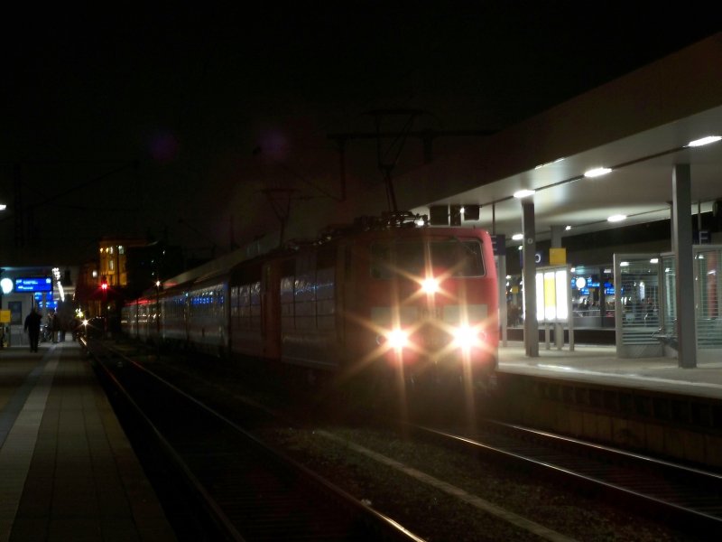 181 212  Luxembourg  (Lok fhrt erst wieder seit gestern) und 181 224 (or) vor IC 2159 am 28.10.07 in Mannheim HBF.