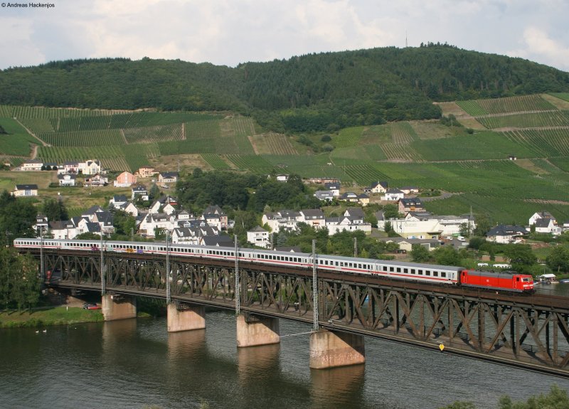 181 214-8 mit dem IC 432 nach Luxemburg auf der Moselbrcke in Bullay 30.7.08
