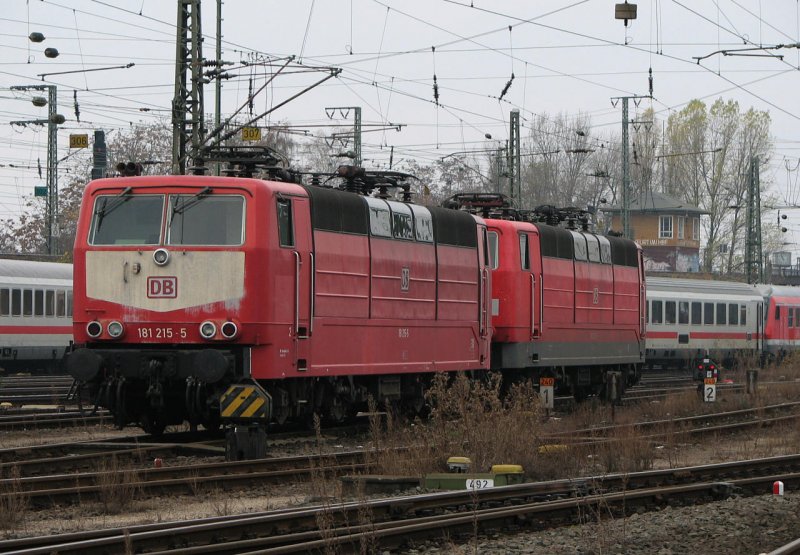 181-215 wartet in Frankfurt auf den nchsten Einsatz
18.11.2005 