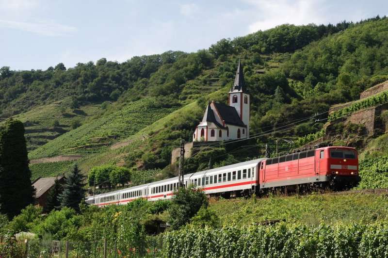 181 219 mit IC 437 in Hatzenport (16.07.2007)
