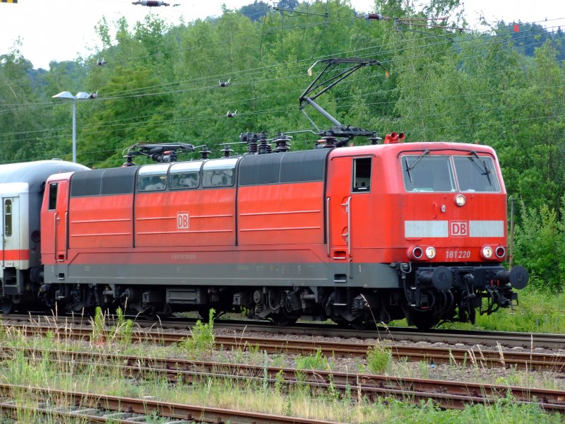 181 220 bei Ausfahrt in Bulay