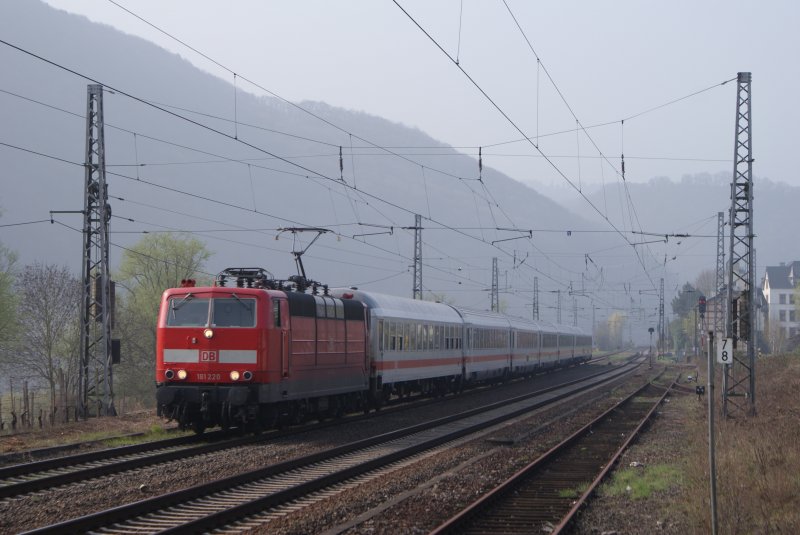 181 220 mit dem IC 333 (Norderney) Luxemburg LUX - Norddeich Mole in Winningen (Mosel) am 06.04.09