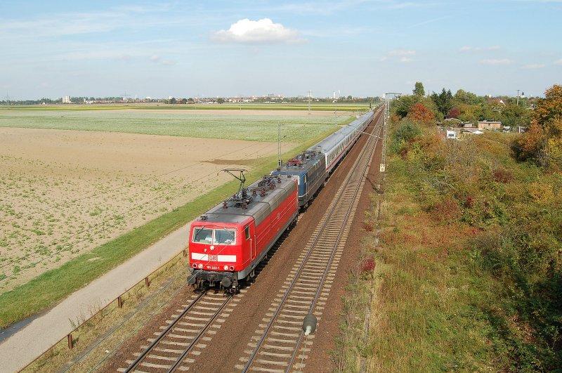 181 222-1 & 181 206 mit IC 2158 nach Saarbrcken Hbf, zwischen Ludwigshafen-Rheingnheim und Limburgerhof. 30.09.2007