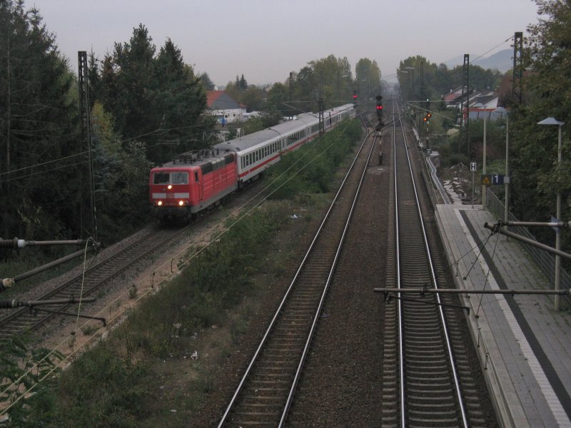 181 222-1 mit IC 2058 von Frankfurt(Main)Hbf nach Saaarbrcken Hbf.Am 21.10.09 bei der durchfahrt in Hemsbach.(08:34)