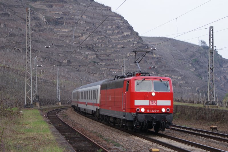 181 223-9 mit IC in Winninen am 06.04.2009