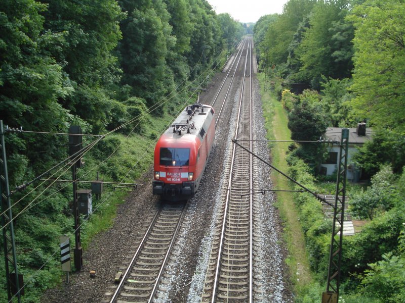 182 002-6 der Railion als Lokzug am 01.06.09 am Mnchner Nockherberg.