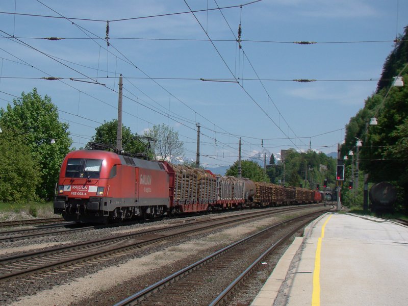 182 003-4 mit bergabezug von Mnchen nach Hall in Tirol, aufgenommen am 09.05.2009 in Brixlegg 