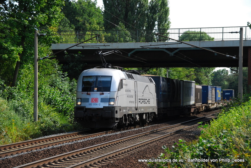 182 004-2 (DB) fhrt am 15. August 2009 um 15:28 mit einem GZ durch Hannover Limmer