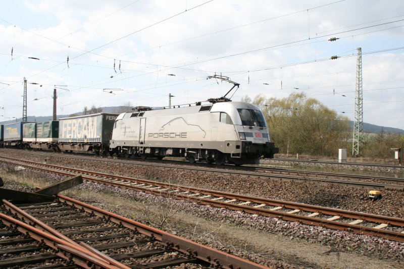 182 004-2 von ''Porsche'' am 12 April 2008 bei der Ausfahrt aus dem Bahnhof Eichenberg in Richtung Gttingen.