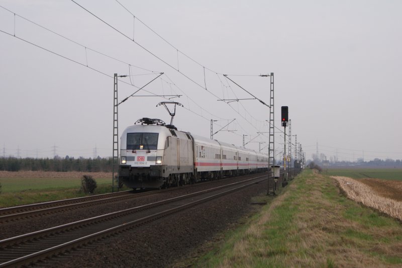182 004-2  Porsche  mit dem IC 1812 nach Hamburg Altona in Neuss Allerheiligen am 01.03.2009 Gru an den Tf !