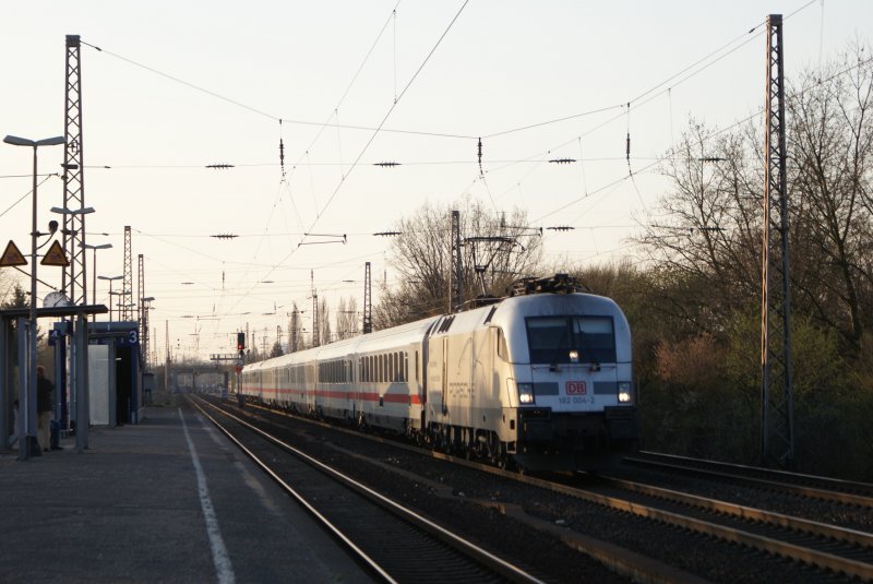 182 004-2  Porsche  mit IC in Dsseldorf Eller Sd 03.04.09