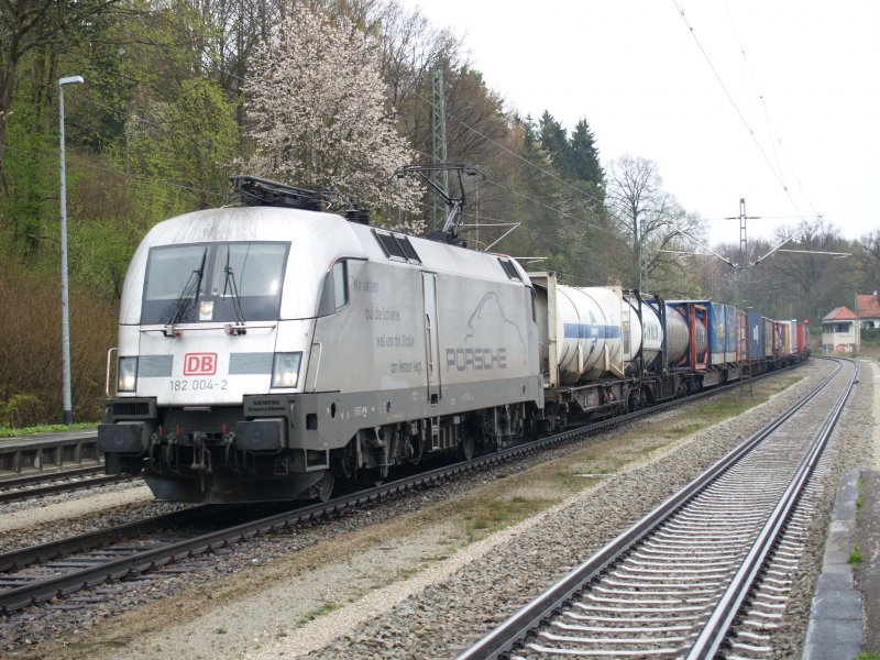182-004 mit KLV-Zug am 19.04.2008 in Aling