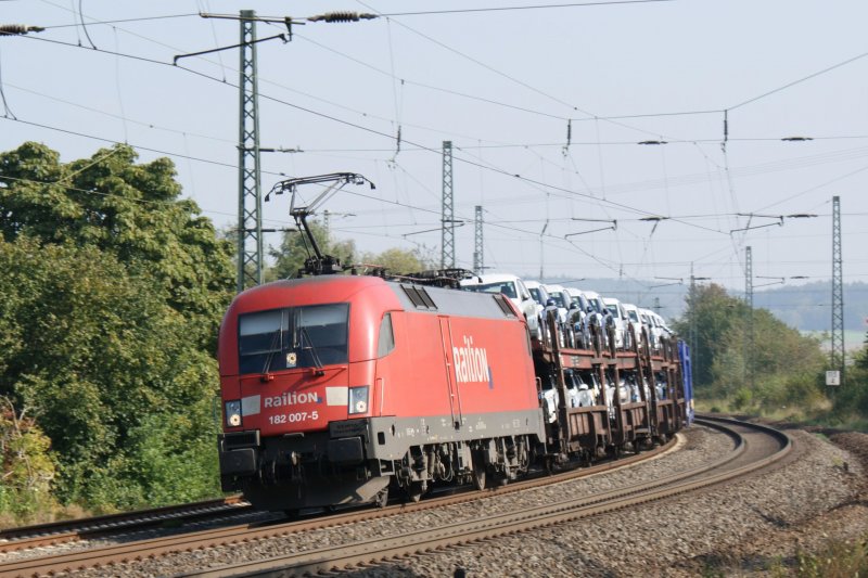 182 007-5 mit einen langen Gz aus Richtung Bebra kommend kurz vor Fulda am 19.09.2009