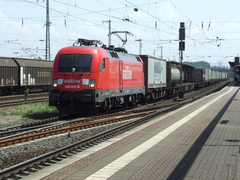 182 007 am 25.5.2007 in Hanau Hbf