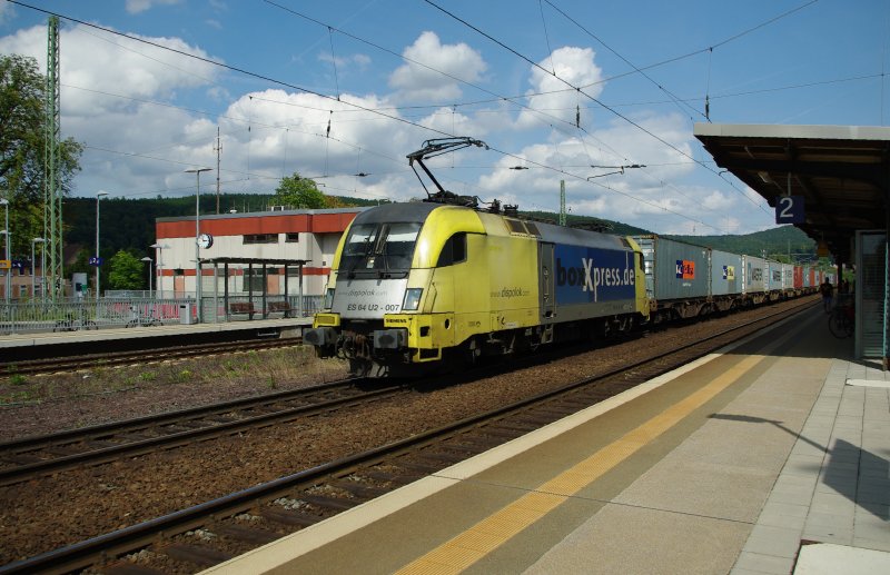 182 007 (ES 64 U2-007) in Fahrtrichtung Kassel durch Hann. Mnden. Aufgenommen am 14.08.2009.