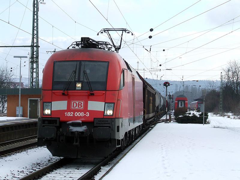 182 008-8 am 11.02.06 in Bebra.