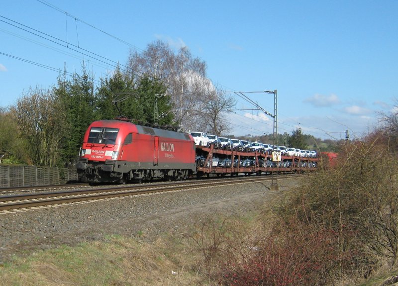 182 009-1 mit ihrem GZ am B Km 199,7 in voller Fahrt auf den Weg nach Sden. 19.03.2009.