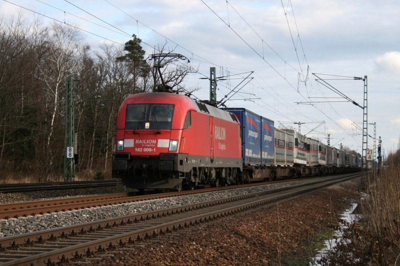 182 009 mit einem KLV Zug am 2.12.2008 in Haar (bei Mnchen).