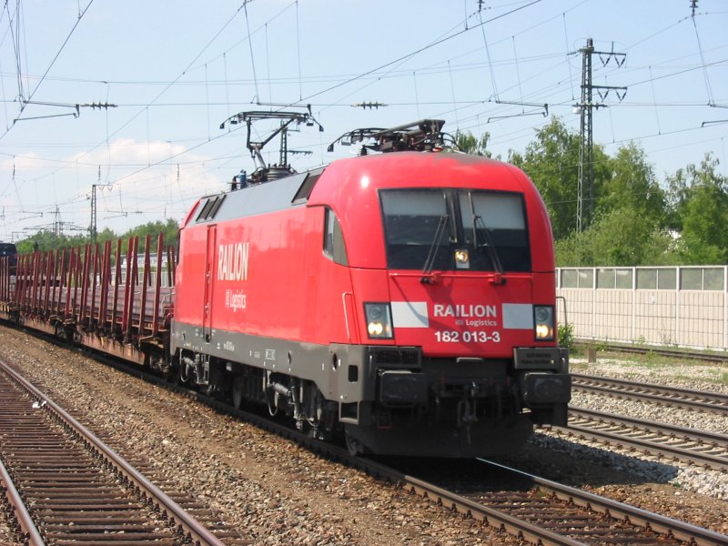 182 013-3 am 7.7.07 in Olching in Richtung Mnchen