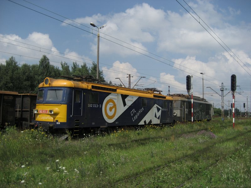 182 013-3 und ET21-071 am 25.07.2008 in Zawiercie.