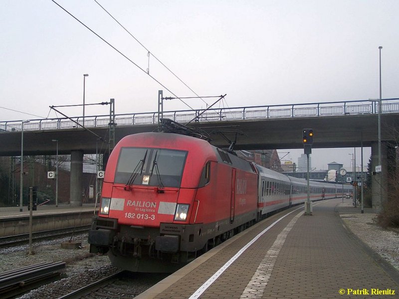 182 013 mit IC 1803 in Hamburg-Harburg auf dem Weg nach Kln Hbf