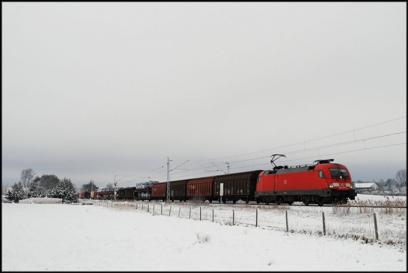 182 014 mit einem Gterzug bei Hattenhofen (23.01.2007)