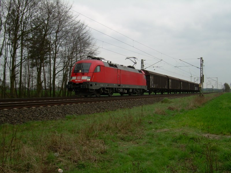 182 014 mit bergabe nach Verden in Hhe der Ortschaft Hassel