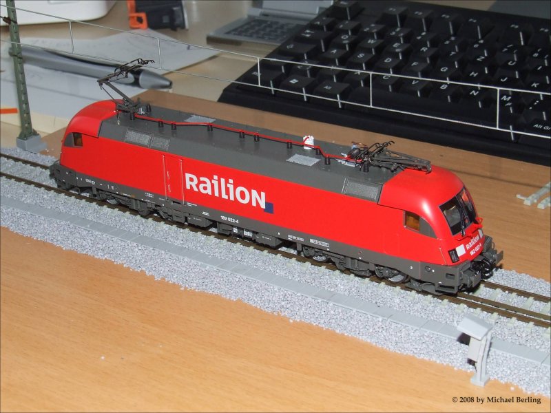182 022-4 mit (alter) Railion Beschriftung von Roco.