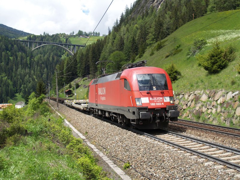 182-022am 23.05.2008 mit KLV Zug zum Brenner in St. Jodok