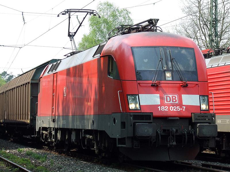 182 025-7 am 06.05.06 in Nrnberg Rbf.