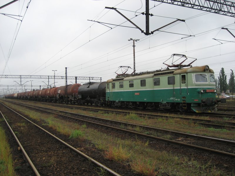 182 157-8 mit einem Kesselzug am 02.10.2007 in Bydgoszcz (Bromberg).