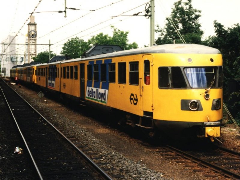 182, 172 und 176 auf Bahnhof Hengelo am 8-7-1996. Bild und scan: Date Jan de Vries.