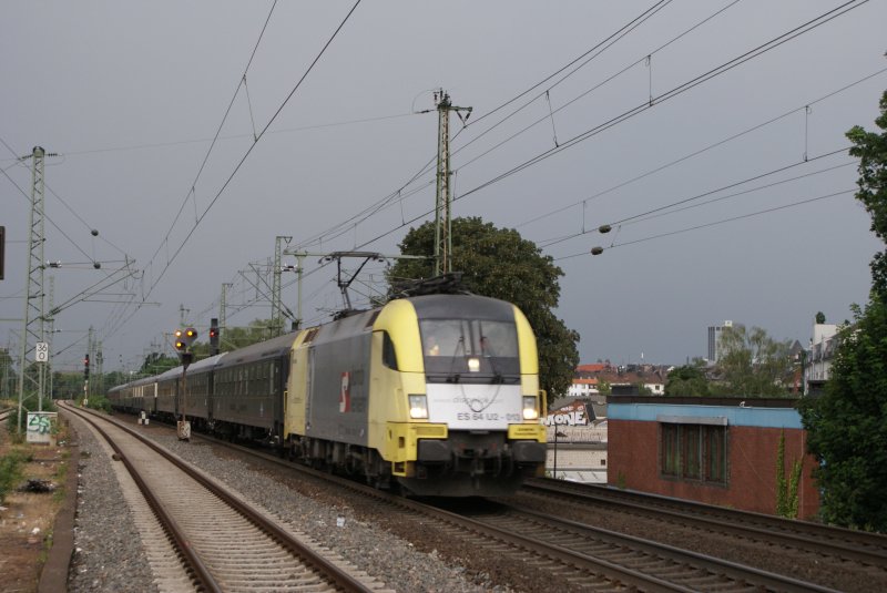 182 513 mit dem DNV Classic Courier DPE 88532 nach Koblenz bei der Durchfahrt in Dsseldorf Oberbilk am 02.07.2008