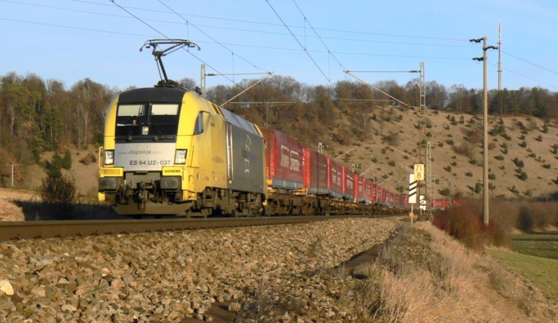 182 537 fuhr am 26.1.2008 mit dem Winner-KLV-Zug aus Italien Richtung Ruhrgebiet, aufgenommen hier bei Urspring auf der KBS 750 Ulm-Stuttgart.