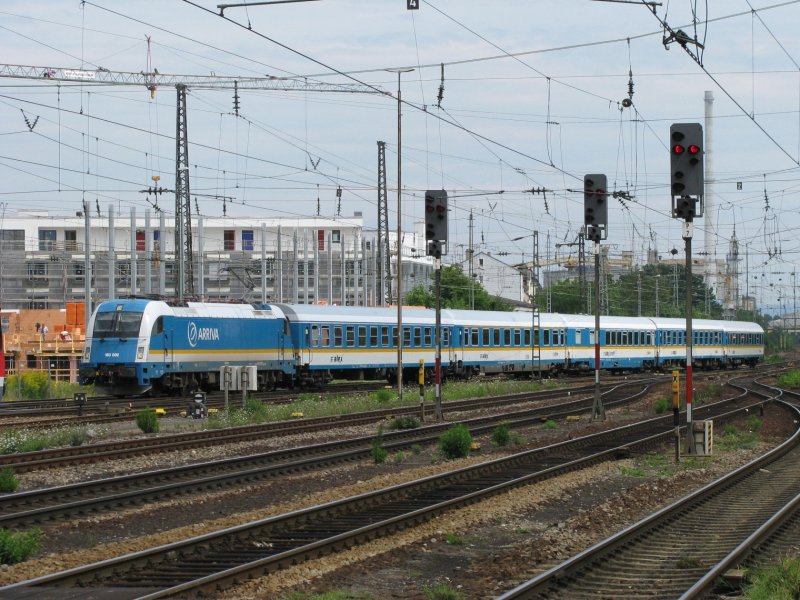 183 002 fhrt am 12.8.2008 mit einem Alex in Regensburg ein.