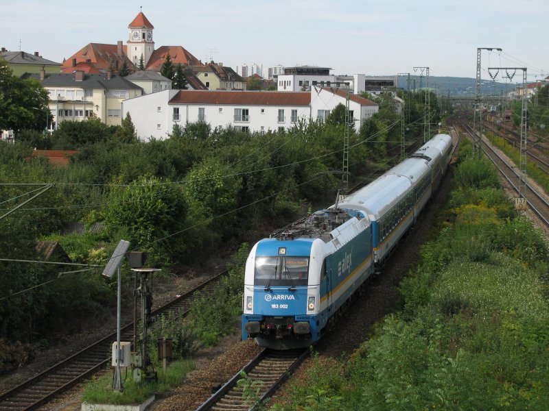 183 002 mit Alex 86009 am 5.9.2008 in Regensburg.