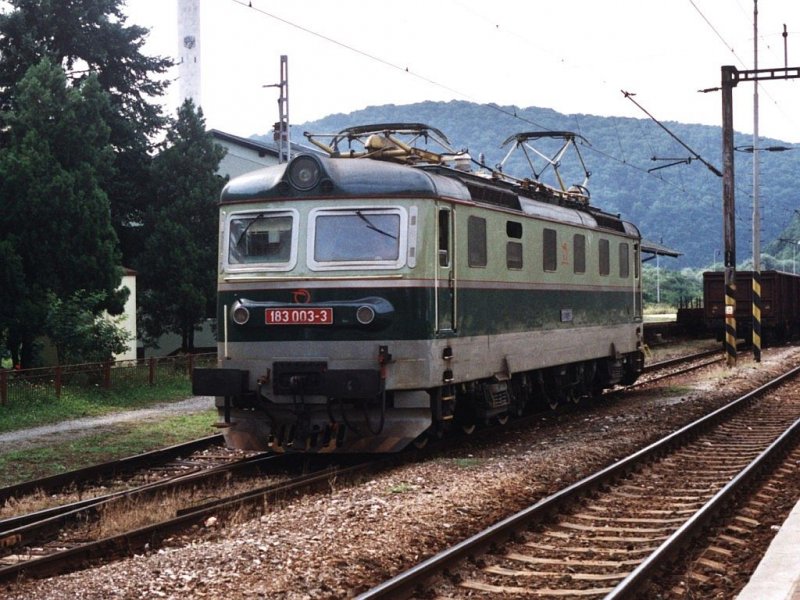 183 003-3 auf Bahnhof Kysak am 3-8-2005. Bild und scan: Date Jan de Vries.