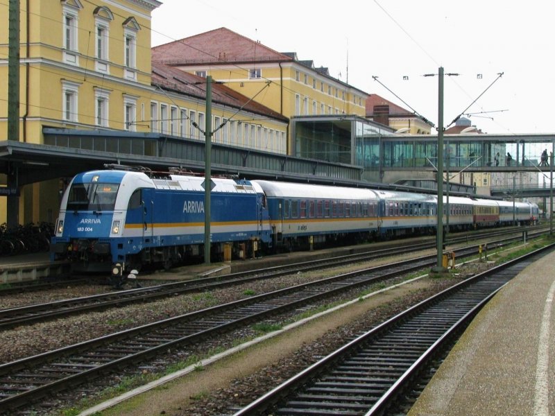 183 004 mit Alex 86006 am 15.4.2008 in Regensburg.