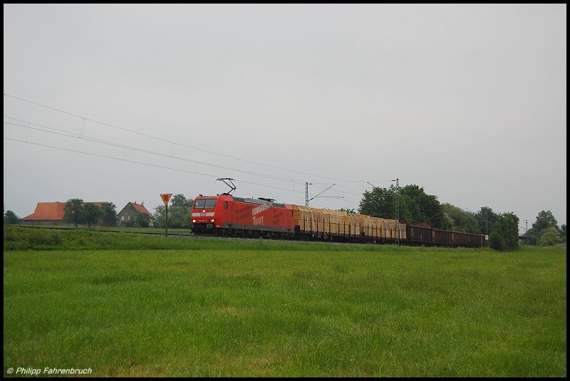 185 001 TRAXX befrdert am 21.05.08 FZT 56080 von Aalen nach Stuttgart-Hafen, aufgenommen am Km 63,0 der Remsbahn (KBS 786) bei Mgglingen.